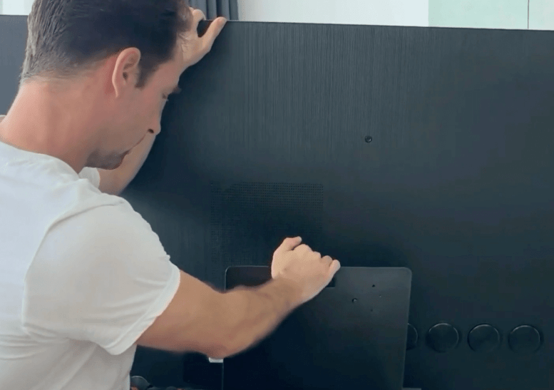 fitting the stand to the Samsung television isn't easy